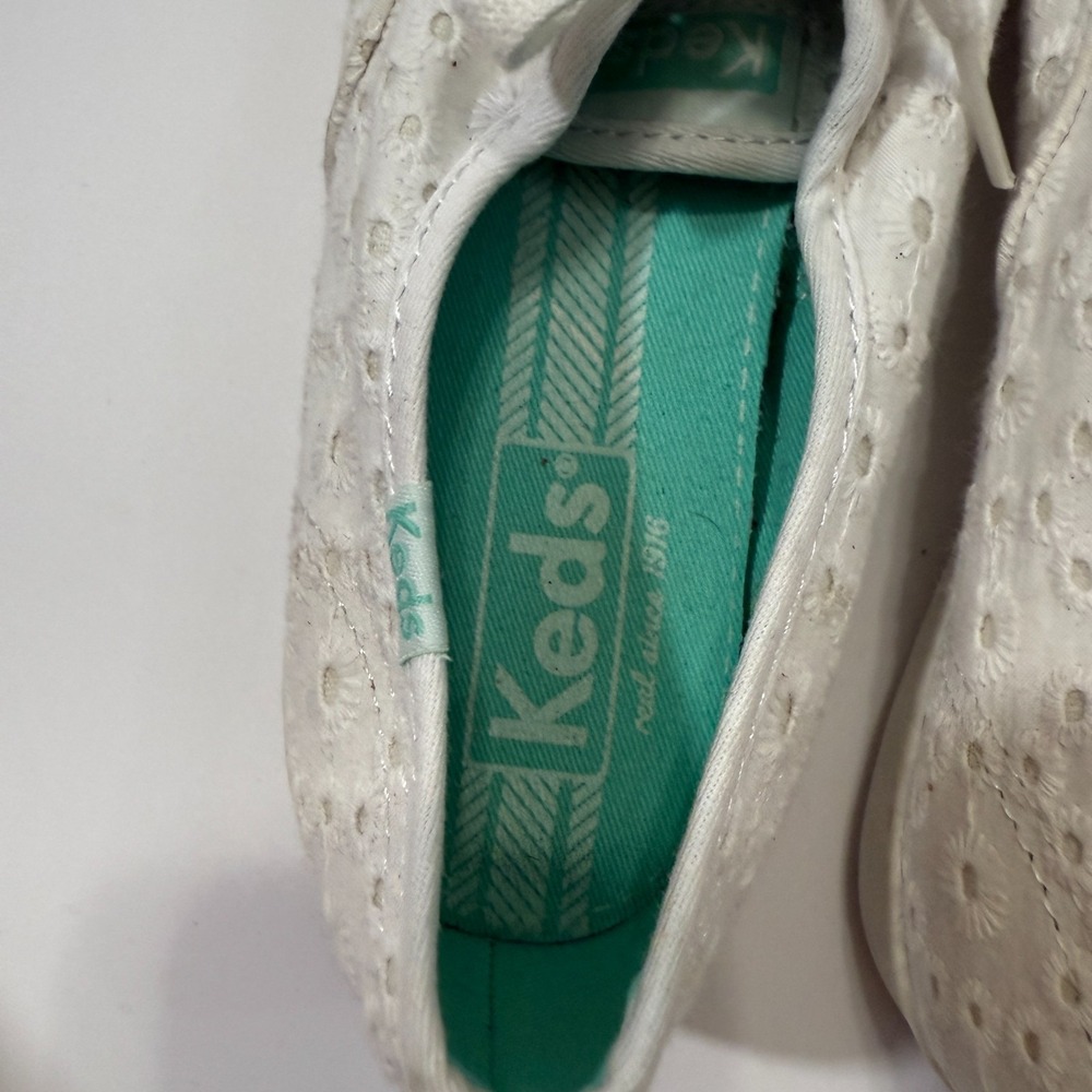 Keds White Lace Up Eyelit Embroidered Flower Sneaker WF49836M Sz 6 / 36 - Picture 8 of 12